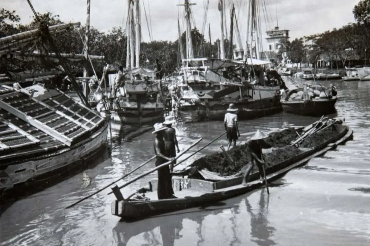 Ilustrasi Pelabuhan Sunda Kelapa, Jakarta. (Sumber: Wikimedia Commons)