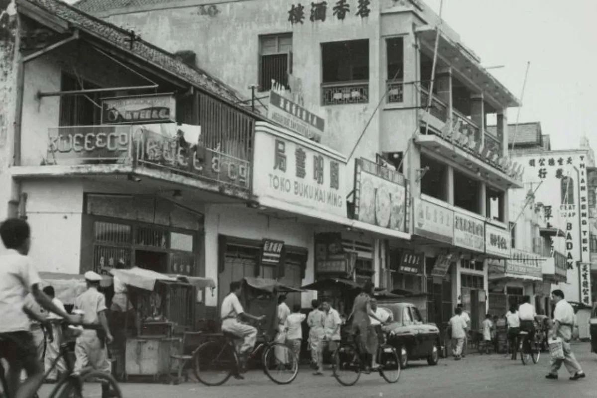 Potret Jakarta tempo dulu, area Glodok, sekitaran tahun 1953 dan 1960. (Sumber: Wikimedia Commons)