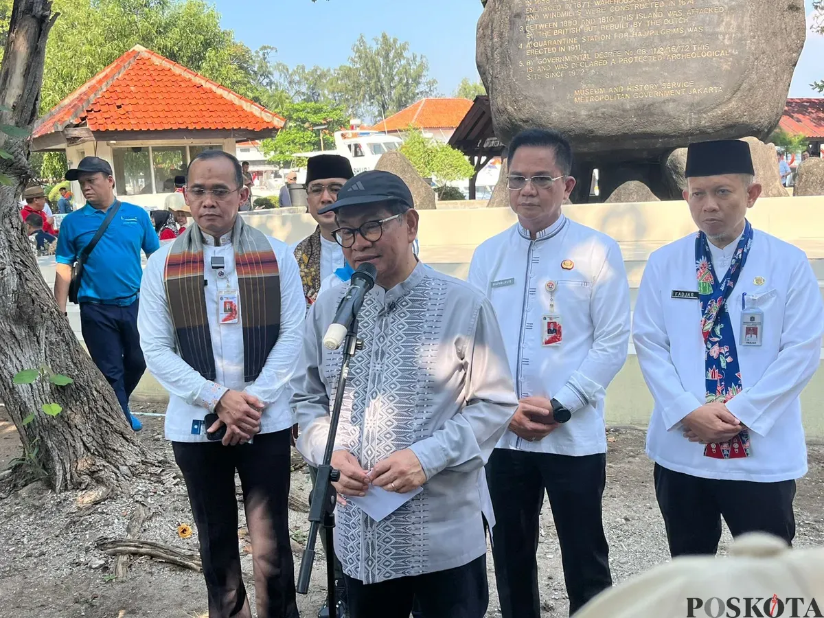 Gubernur Jakarta Pramono Anung menjelaskan alasan dibatalkannya uji coba CFN yang rencananya digelar bersamaan dengan Jakarta Festival Muharam 2025 pada Sabtu, 5 Juli 2025 malam. (Sumber: Poskota/M. Tegar Jihad)