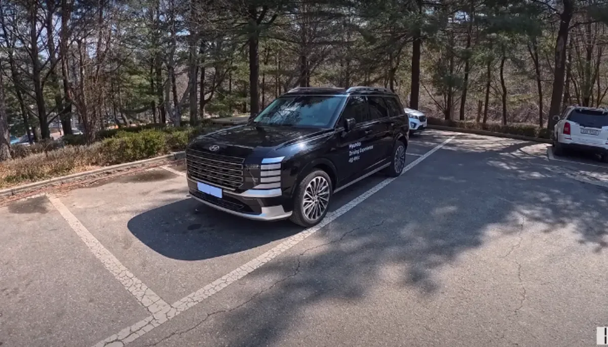 Hyundai Palisade 2025 Hybrid, Fitur Digital Key 2.0, kursi captain seat berpendingin, dan konsumsi BBM 40 persen lebih irit (Sumber: YouTube/SEAN McLaren P)