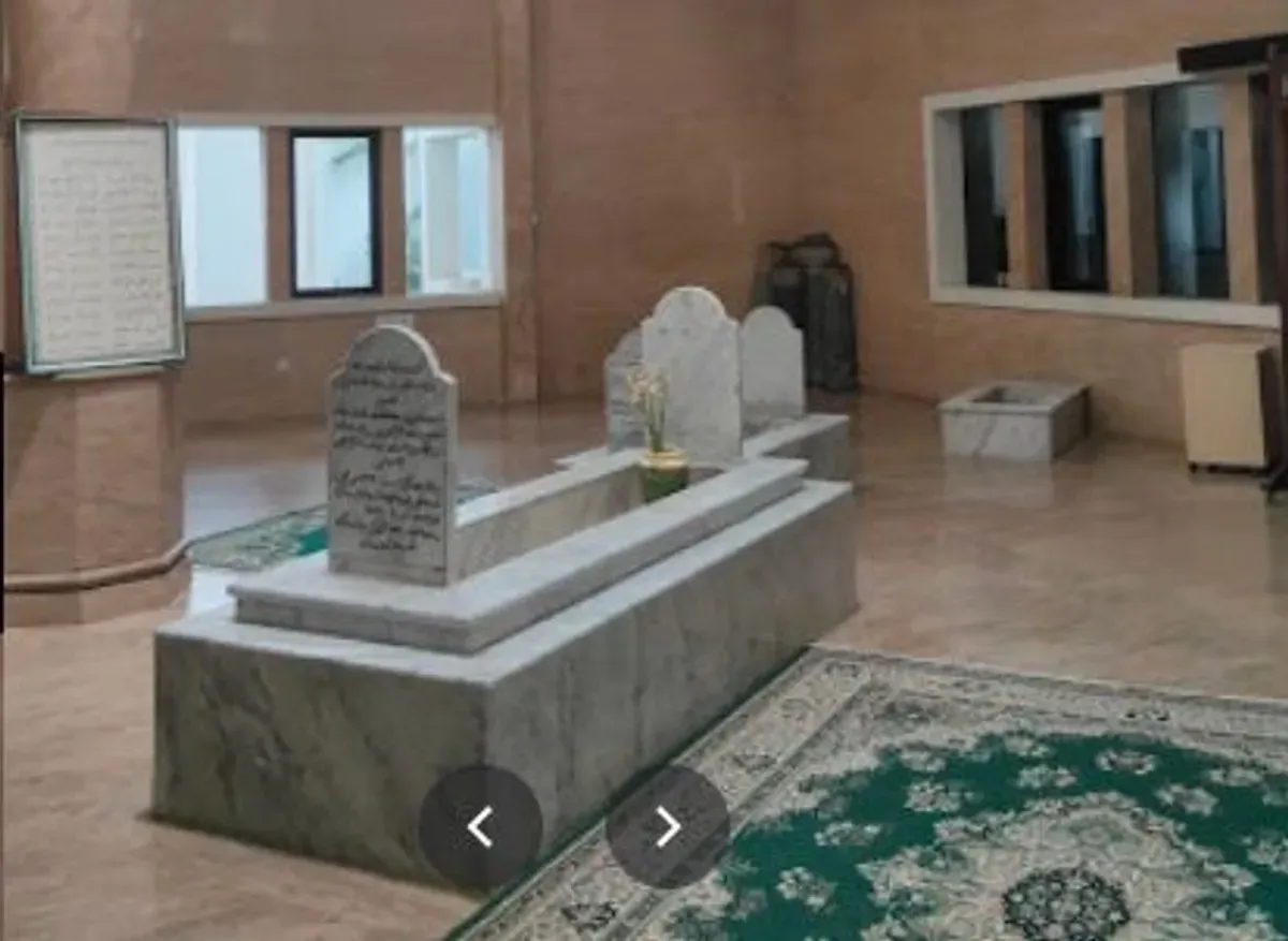 Makam Habib Cikini (Sumber: Pinterest)