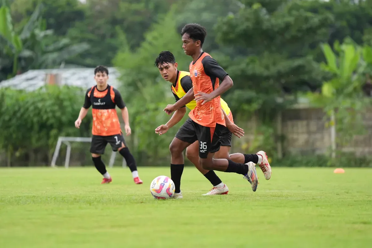 Potret pemain Persija saat dalam sesi latihan untuk persiapan kompetisi Liga 1 2025-2026. (Sumber: Persija)