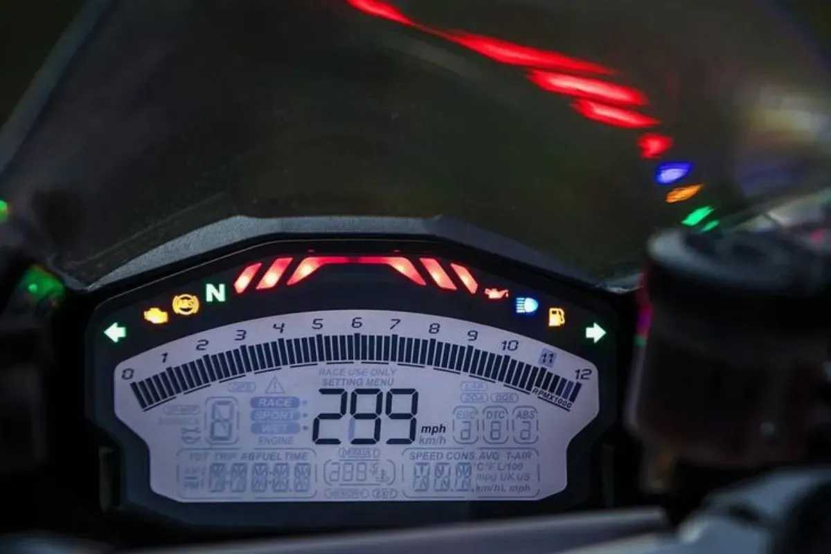 Spidometer digital motor (Sumber: Pinterest/Vaniel)