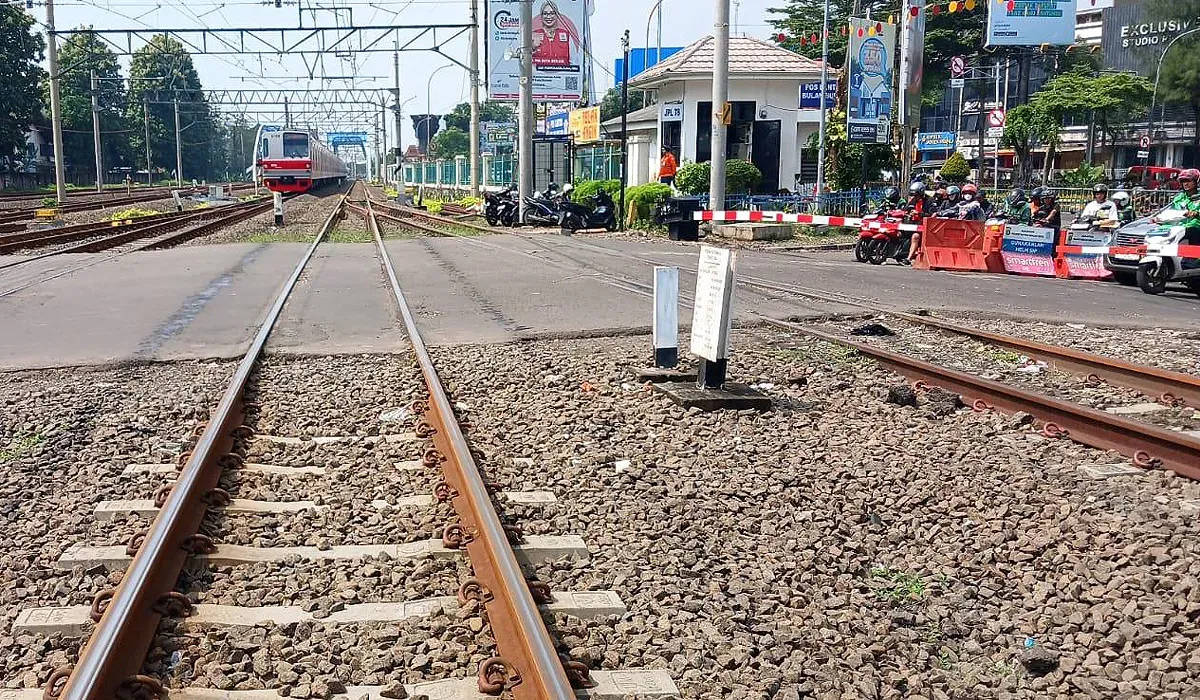 Perlintasan Kereta Api di Jalan Perjuangan, dekat stasiun Kota Bekasi akan mengalami perbaikan serta pemeliharaan rutin mulai Senin Malam hingga Kamis lusa. (Sumber: Istimewa)