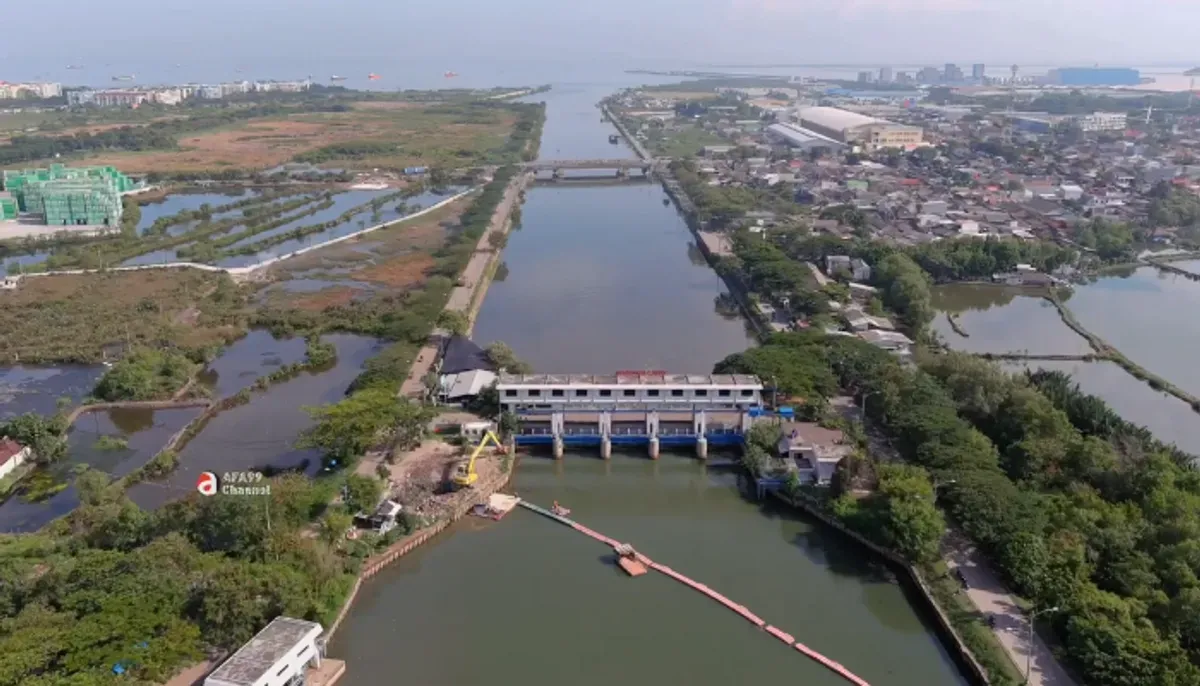 Sejarah panjang Banjir Kanal Timur Jakarta dari gagasan 1973 hingga realisasi 2010. Mengapa infrastktur ini belum bisa mengatasi banjir secara tuntas Baca faktanya. (Sumber: YouTube/AFA Channel)