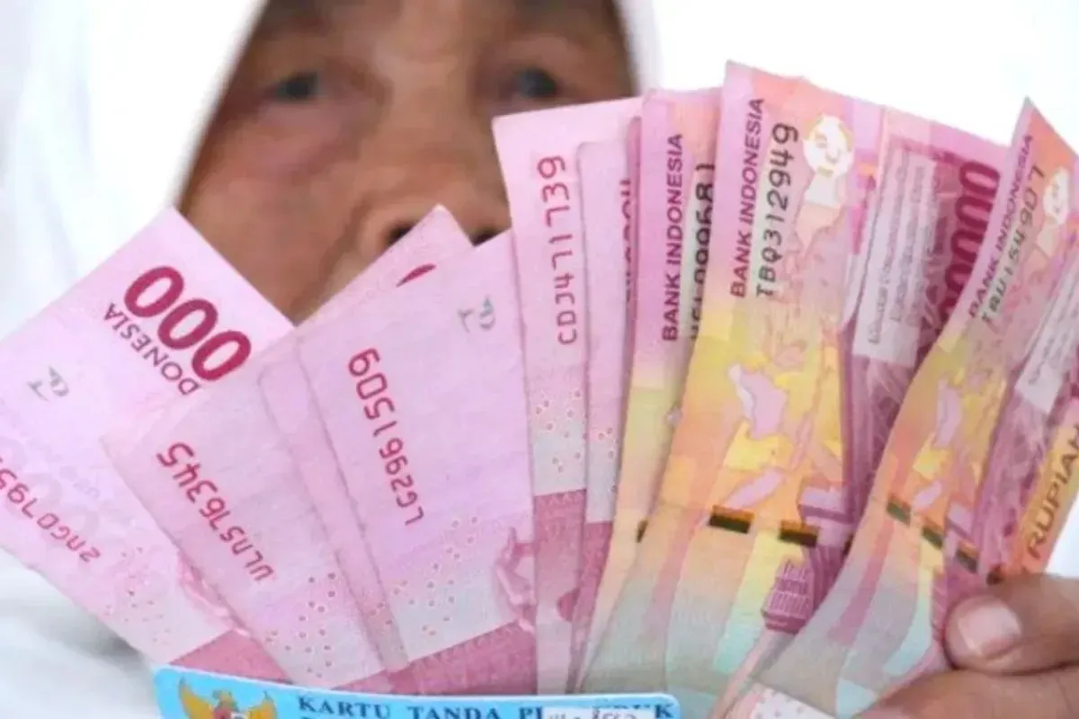 Pemerintah menyalurkan saldo dana bansos senilai Rp400.000 kepada penerima manfaat. (Sumber: X/@sundaholic)