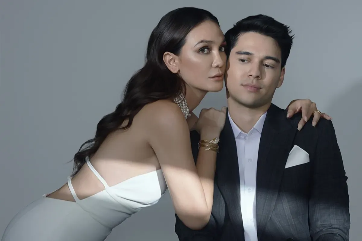 Intip Koleksi Gelang Mewah Merk Bvlgari Luna Maya Seharga 2 Rumah, Netizen Syok (Sumber: Instagram/lunamaya)