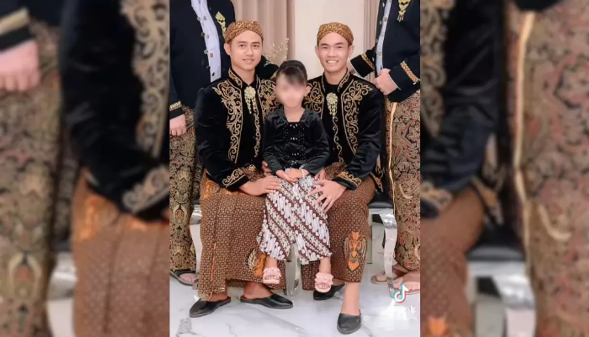 Viral! Kisah Chiko dan Wira, pasangan sejenis yang gelar pernikahan pakai adat Jawa. Simak fakta lengkap dan pro-kontranya! (Sumber: X/@creepyroom)