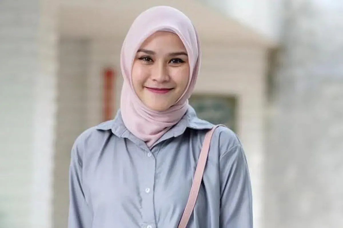 Sudah diamankannya oknum TNI pelaku pemukulan karyawan Zaskia Adya Mecca? Bagaimana proses hukum dan upaya mediasinya? Simak pernyataan resmi Kapendam Jaya dan kronologi selengkapnya dalam artikel ini. (Sumber: Instagram/zaskiadyamecca)
