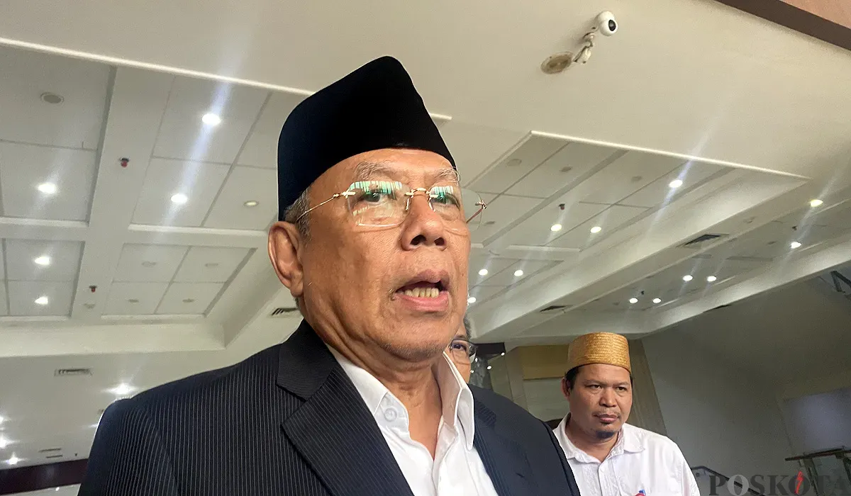 Wali Kota Tangsel, Benyamin Davnie saat ditemui di gedung DPRD Tangsel usai mengikuti rapat paripurna pada Rabu, 9 Juli 2025. (Sumber: POSKOTA | Foto: Primayanti)