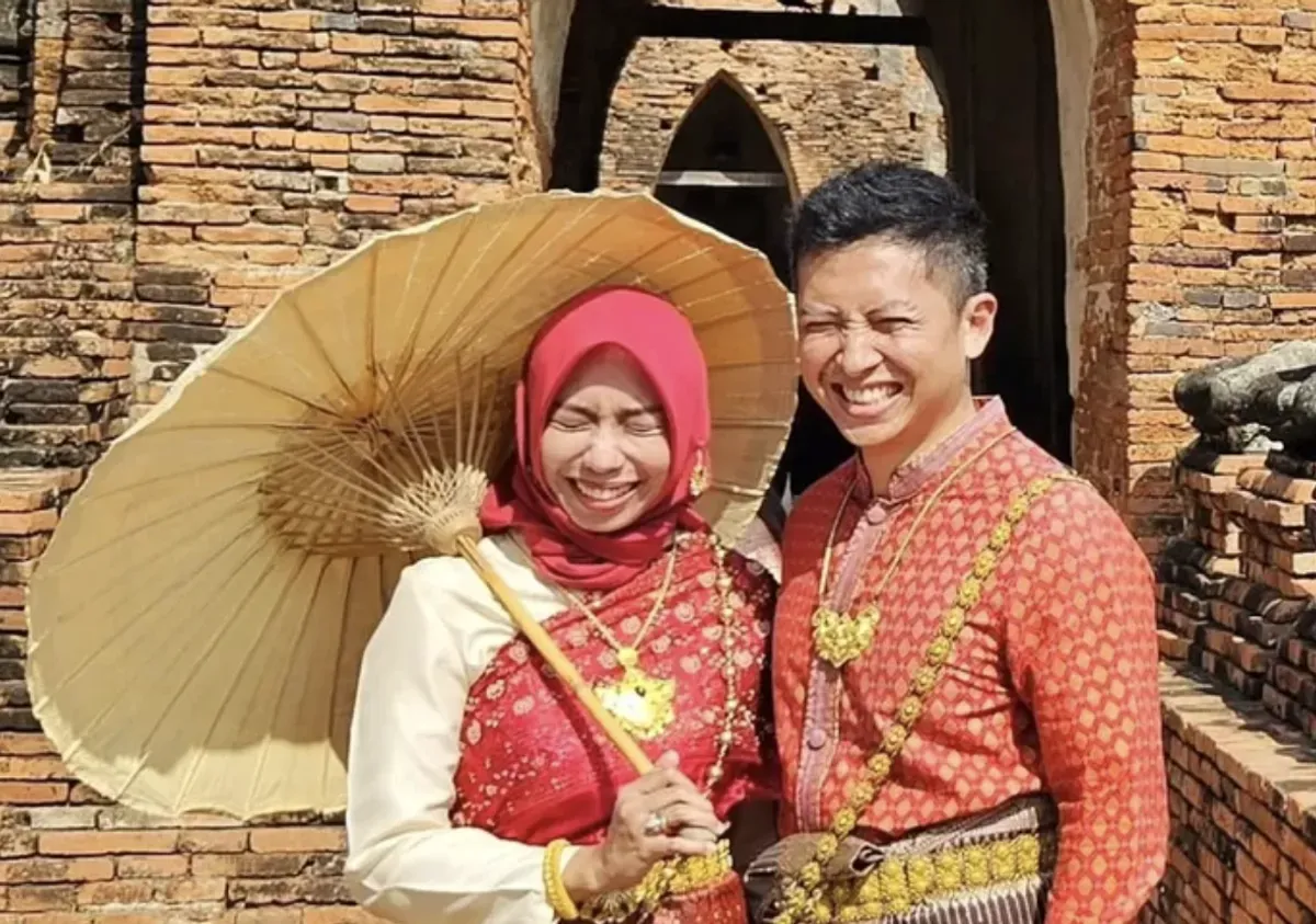 Staf Kementerian Luar Negeri (Kemlu) Republik Indonesia Arya Daru Pangayunan bersama dengan istrinya.(Sumber: Instagram/@ddaru_chee)