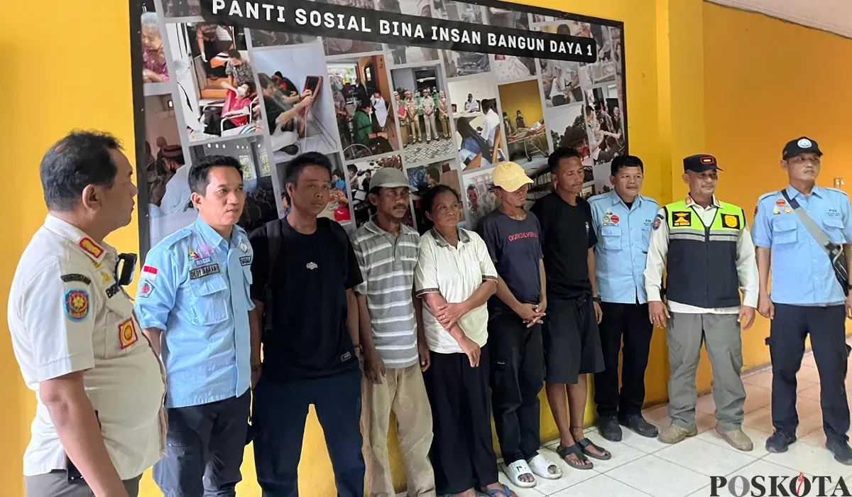 Satpol PP Jakbar jaring 31 PPKS seperti pak ogah dan pengamen, Rabu 9 Juli 2025. (Sumber: POSKOTA | Foto: Pandi Ramedhan)