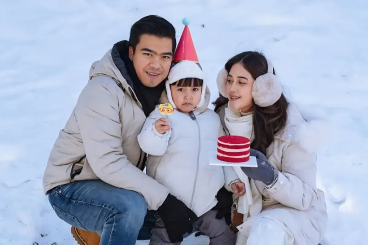 Ruce Nuenda atau Mama Ebra dikabarkan bercerai dengan sang suami Aryo Disa Wiratama. (Sumber: Instagram/@rucenuenda)