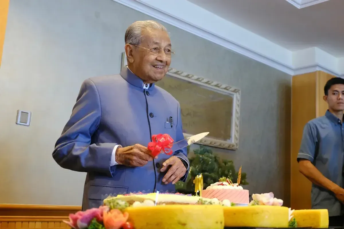 Profil dan Sepak Terjang Mahathir Mohamad, PM Malaysia yang Baru Masuki Usia 100 Tahun (Sumber: Instagram/chedetofficial)