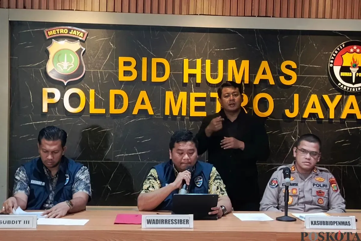 Konferensi pers Direktorat Reserse Siber Polda Metro Jaya membongkar kasus akses ilegal data elektronik milik jasa ekspedisi Ninja Xpress di Mapolda Metro Jaya, Jakarta Selatan, Jumat, 11 Juli 2025. (Sumber: Poskota/Ali Mansur)