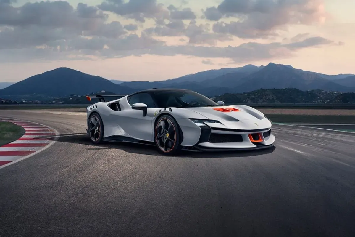 Ferrari SF90 XX Stradale (Sumber: Ferrari Dealers)