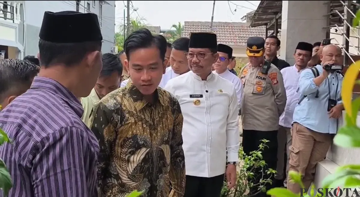 Wakil Presiden Republik Indonesia (RI), Gibran Rakabuming Raka mengunjungi kawasan Ciledug Indah 1, Kelurahan Pedurenan, Kecamatan Karang Tengah, Kota Tangerang, pada Jumat, 11 Juli 2025. (Sumber: Poskota/Primayanti Juli Kumala Manalu)