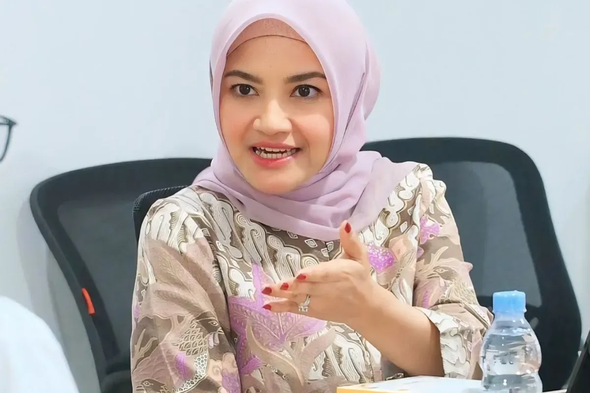 Potret stafsus Gibran Rakabuming Raka, Tina Talisa yang diangkat menjadi Komisaris Pertamina Patra Niaga. Berikut harta kekayaan Tina Talisa. (Sumber: Instagram/@ tina_talisa)