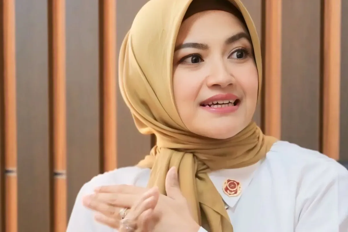 Potret Tina Talisa, Staf Khusus Wakil Presiden Gibran Rakabuming Raka yang diangkat menjadi komisaris PT Pertamina Patra Niaga. (Sumber: Instagram/@tina_talisa)