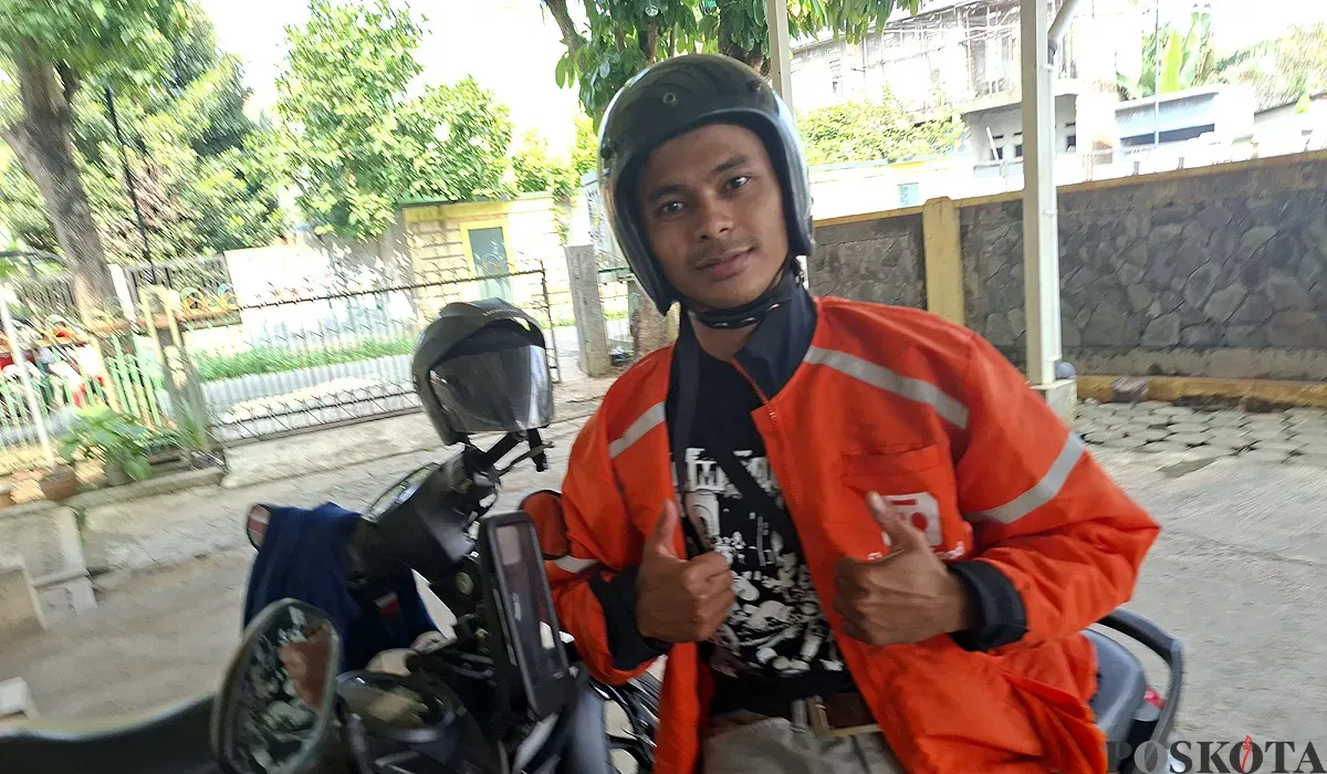 Ragil Darmawan, driver Shoppe Food. (Sumber: POSKOTA | Foto: Angga Pahlevi)