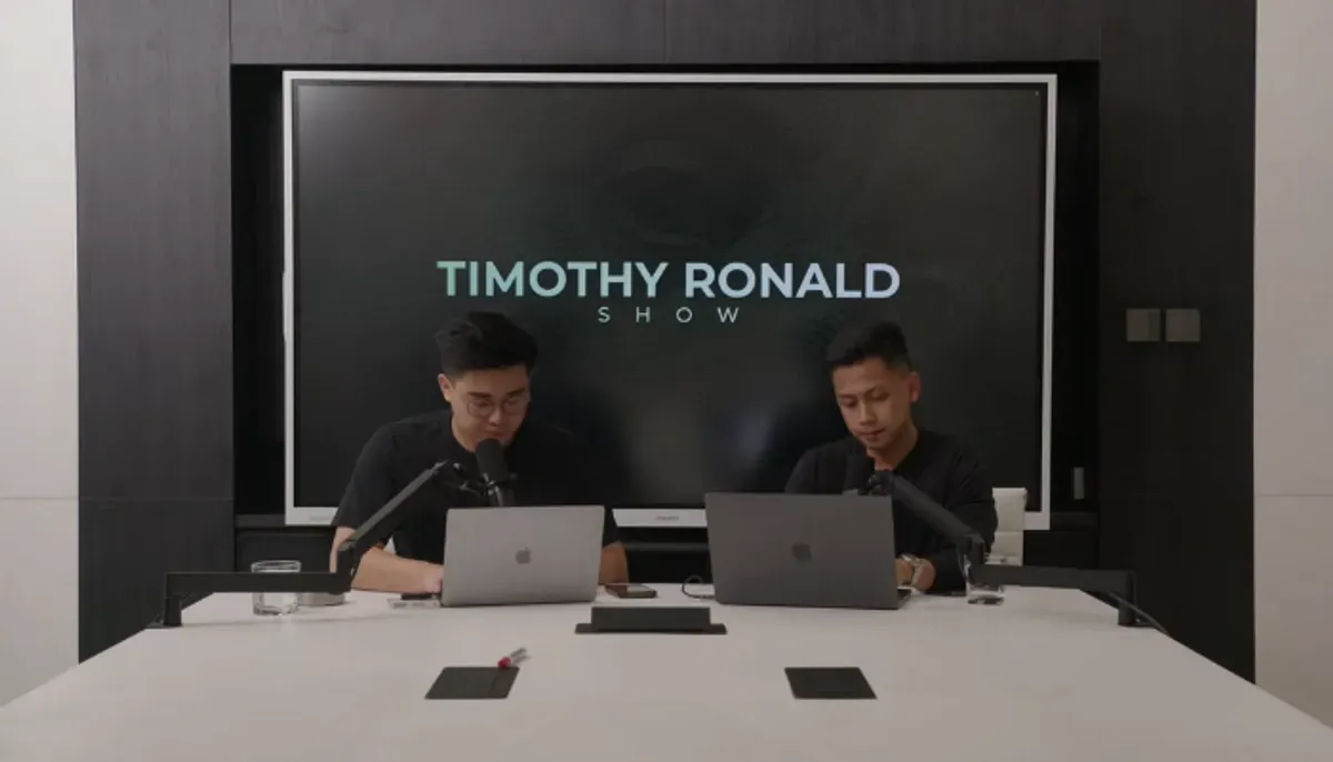 Pelajari cara budgeting efektif ala Timothy Ronald dan Kalimasada, untuk mengontrol pengeluaran dan mencapai tujuan keuangan Anda. (Sumber: YouTube/Timothy Ronald Show)