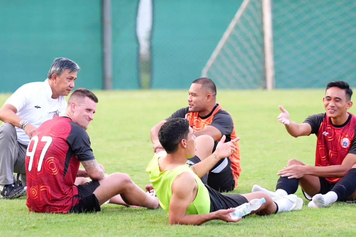 Potret pemain Persija Jakarta usai menggelar laga uji coba melawan Persiku Kudus di Jakarta International Stadium. (Sumber: Persija)