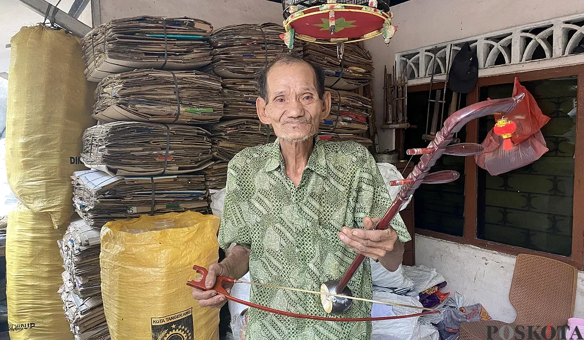 Oen Sin Yang, pewaris musik Betawi di Kota Tangerang yang terlupakan pada Minggu, 13 Juli 2025. (Sumber: POSKOTA | Foto: Primayanti)
