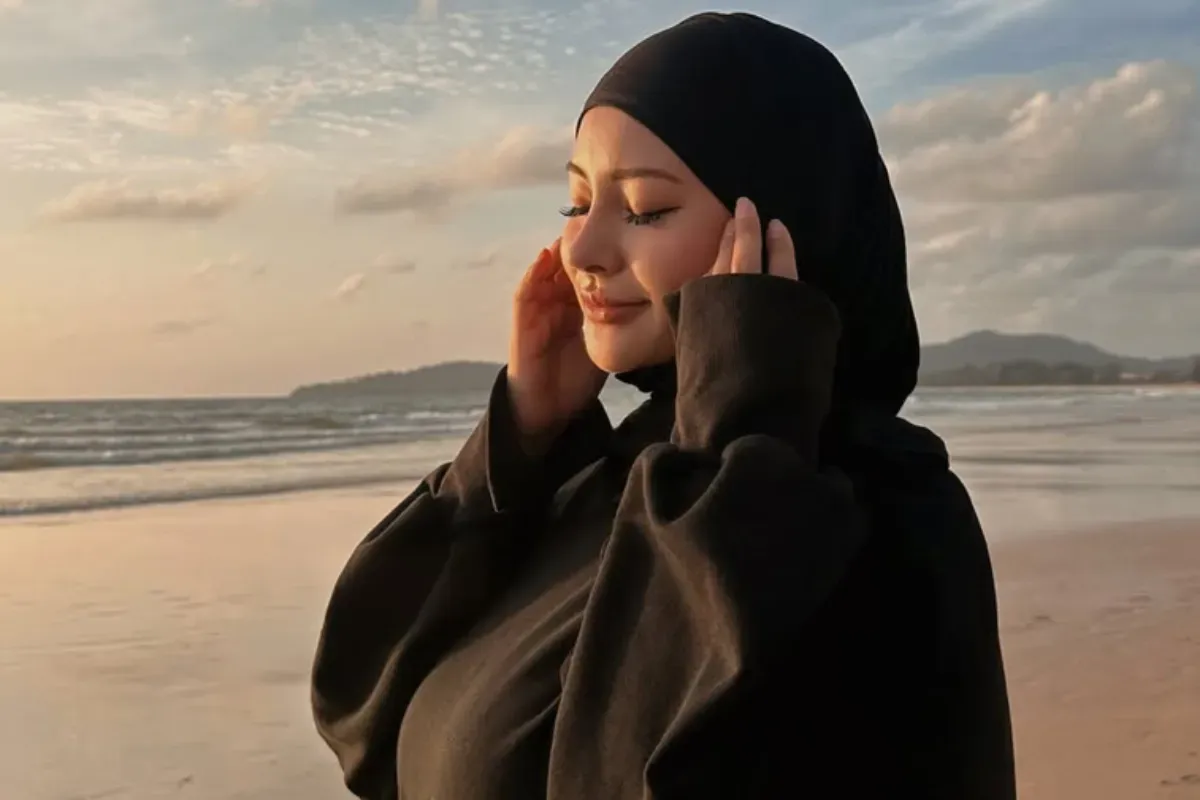 Potret Rael Lil Black yang kini menjadi mualaf dan merubah namanya menjadi Nuray Istiqbal. Nuray mengungkapkan menolak poligami. (Sumber: Instagram/@raellilblack)