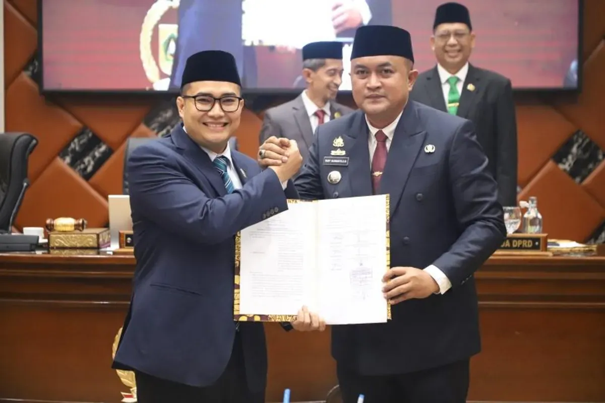 Ketua DPRD Kabupaten Bogor Sastra Winara bersama Bupati Bogor Rudy Susmanto. (Sumber: Dok. DPRD Kabupaten Bogor)