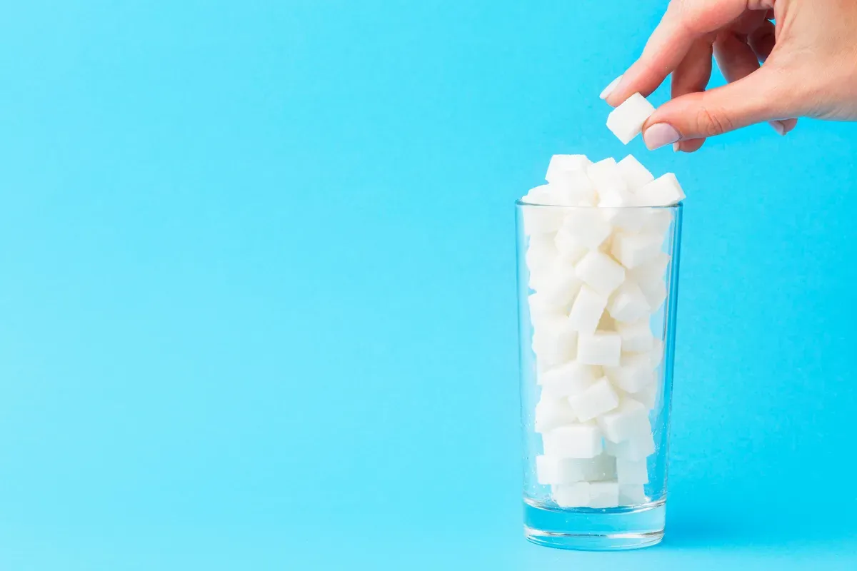 Darurat kesehatan! WHO peringatkan bahaya tembakau, alkohol, gula dengan desak segera kenaikan pajak 50 persen. (Sumber: Freepik)