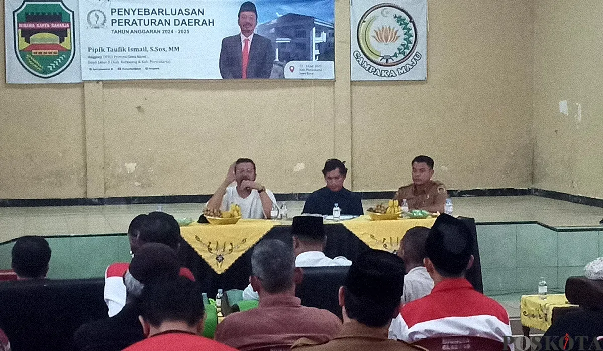 Warga Desa Campaka mengikuti kegiatan penyebarluasan Perda oleh DPRD Provinsi Jawa Barat di Aula Guyub Rukun Desa Campaka, Purwakarta, Senin, 14 Juli 2025. (Sumber: POSKOTA | Foto: Dadan Sukmana)
