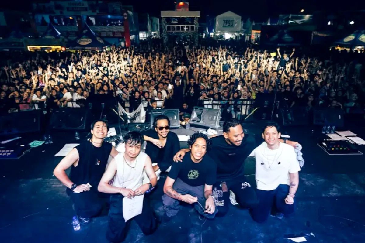Potret grup musik Feast dan Hindia yang konsernya ditolak di Kota Tasikmalaya, karena dianggap membawa simbol satanic. (Sumber: Instagram/@ffeastt)