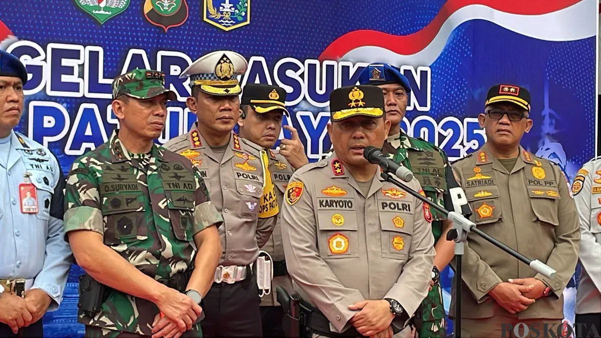 Kapolda Metro Jaya Irjen Karyoto sesaat setelah memimpin  Apel Gelar Pasukan Operasi Patuh Jaya Tahun 2025 di Lapangan Presisi Polda Metro Jaya, Jakarta Selatan, Senin, 14 Juli 2025. (Sumber: Poskota/Ali Mansur)