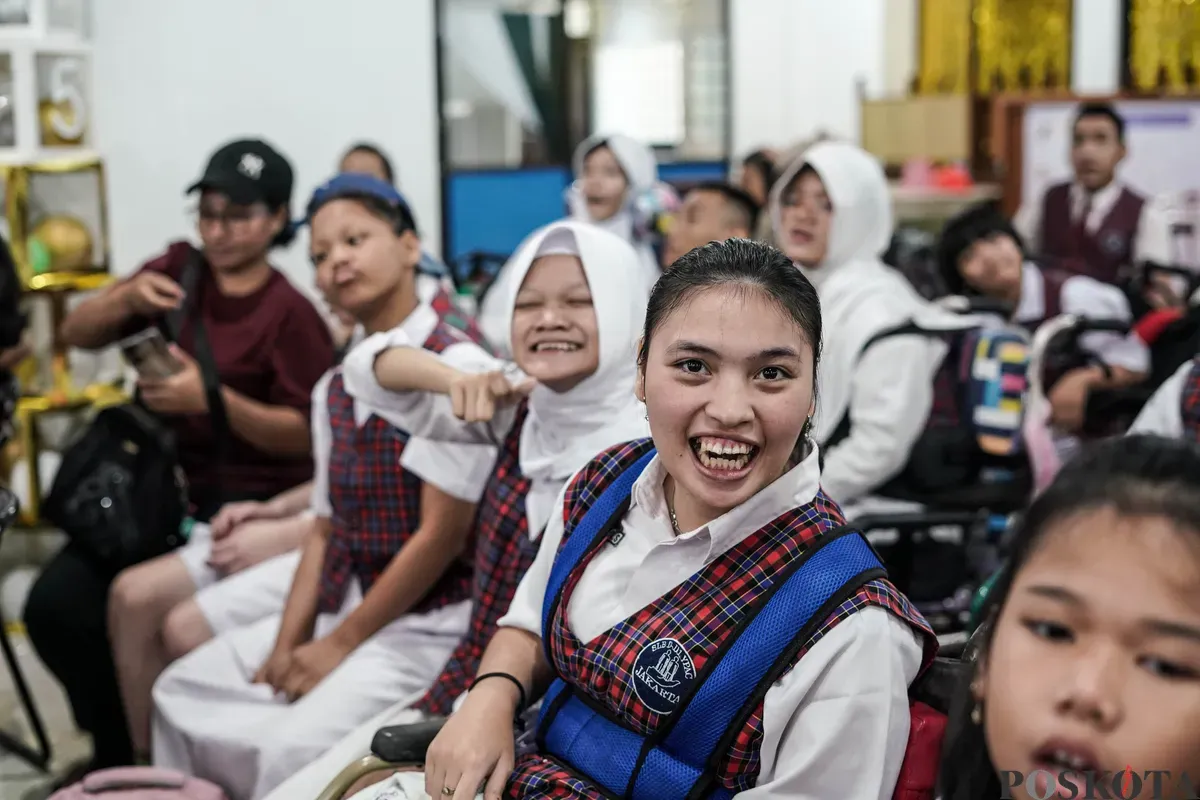 Siswa mengikuti kegiatan masa pengenalan lingkungan sekolah (MPLS) di SLB Yayasan Pembinaan Anak Cacat (YPAC) Jakarta, Senin, 14 Juli 2025. (Sumber: Poskota/Bilal Nugraha Ginanjar)