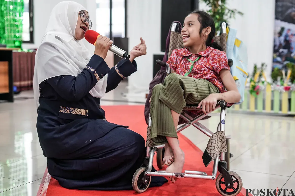 Siswa mengikuti kegiatan masa pengenalan lingkungan sekolah (MPLS) di SLB Yayasan Pembinaan Anak Cacat (YPAC) Jakarta, Senin, 14 Juli 2025. (Sumber: Poskota/Bilal Nugraha Ginanjar)