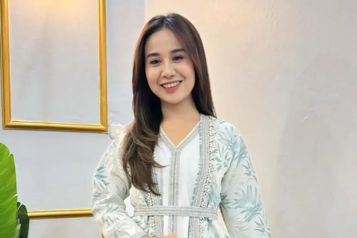 Potret Maya Lucyana yang curhat tak bisa bertemu Gala Sky dan bocorkan bukti chat dengan Dewi Zuhriati. (Sumber: Instagram/@mayaang.lucyaana)
