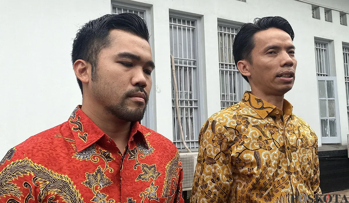 Penasihat hukum Jonathan Frizzy, Lamgok Heryanto dan Ida Bagus Ivan. (Sumber: POSKOTA | Foto: Primayanti)