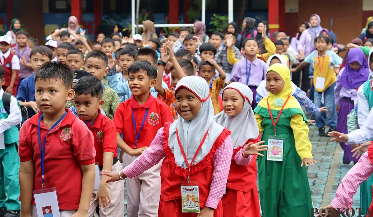 Suasana MPLS di SDN Cakung Timur 09 Pagi, Jakarta Timur, Senin, 14 Juli 2025. (Sumber: POSKOTA | Foto: M Tegar Jihad)