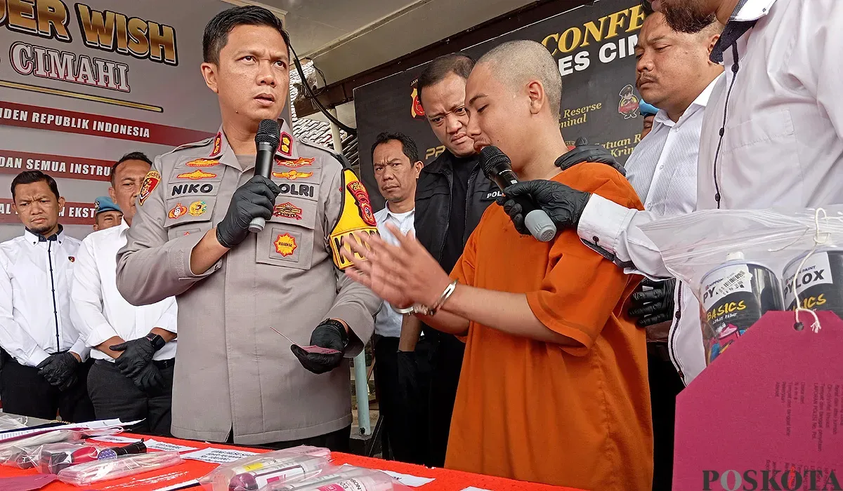 Polres Cimahi melaksanakan konferensi pers kasus pembuatan dan peredaran uang palsu di Mako Polres Cimahi, Jalan Amir Machmud, Rabu, 14 Juli 2025. (Sumber: POSKOTA | Foto: Gatot Poedji Utomo)