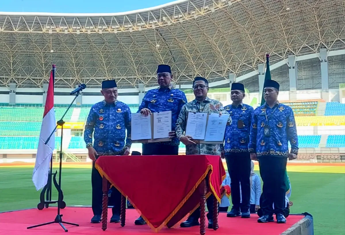 Walikota Bekasi Tri Ardhianto mengapresiasi langkah bank bjb yang proaktif memperhatikan kesejahteraan PPPK yang selama ini belum memiliki perlindungan pensiun (Sumber: Dok. bank bjb)