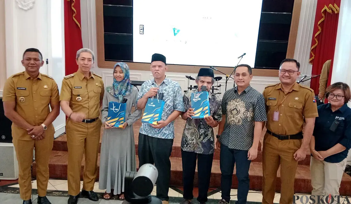 Wali Kota Bogor, Dedie A Rachim menghadiri peluncuran fitur INARA bersama perwakilan disabilitas netra di Balai Kota, Selasa, 15 Juli 2025. (Sumber: Sekar Putri Andini)