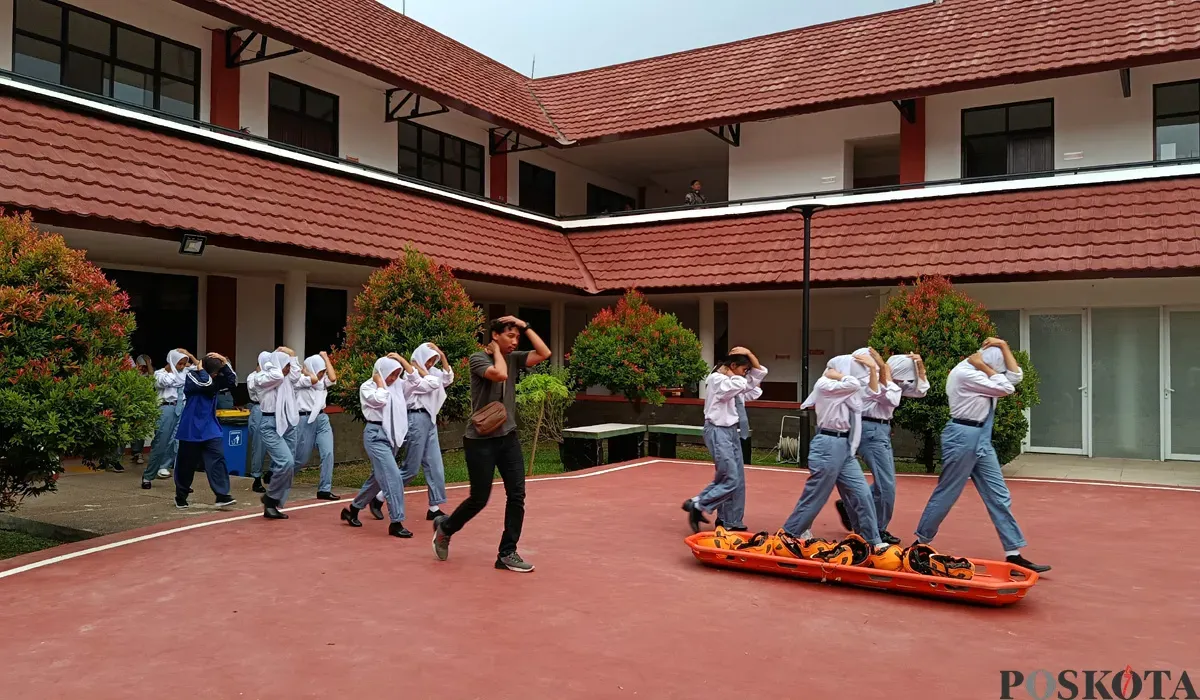 Suasana MPLS hari kedua di Sekolah Rakyat Menengah Atas 13 Bekasi pada Selasa, 15 Juli 2025. (Sumber: POSKOTA | Foto: Nurpini Aulia Rapika)