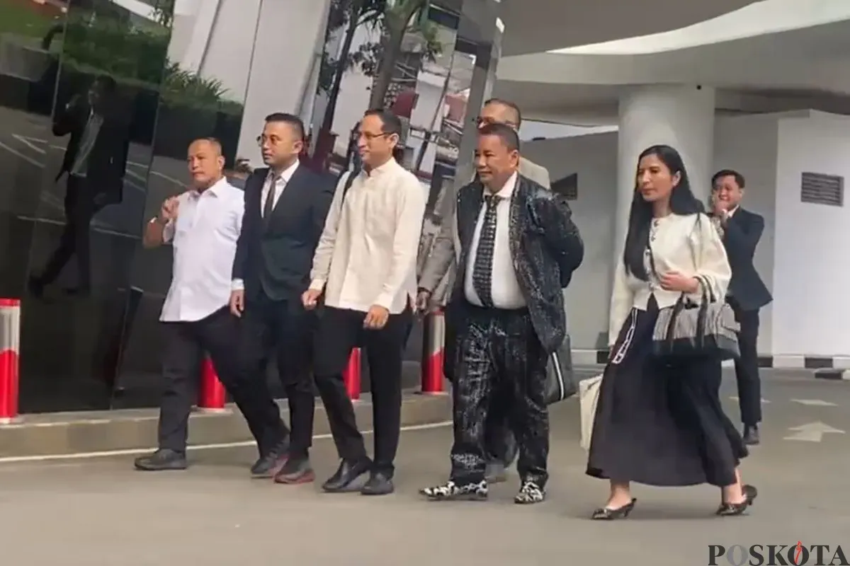 Mantan Menteri Pendidikan, Kebudayaan, Riset, dan Teknologi (Mendikbud), Nadiem Makarim dipanggil ke Kejagung, Jakarta Selatan, Selasa, 15 Juli 2025. (Sumber: Poskota/Ali Mansur)