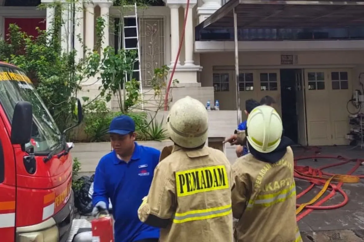 Kebakaran rumah kontrakan di kawasan Cilincing, Jakarta Utara, Rabu, 16 Juli 2025. (Sumber: Dok. Damkar Jakarta Barat)