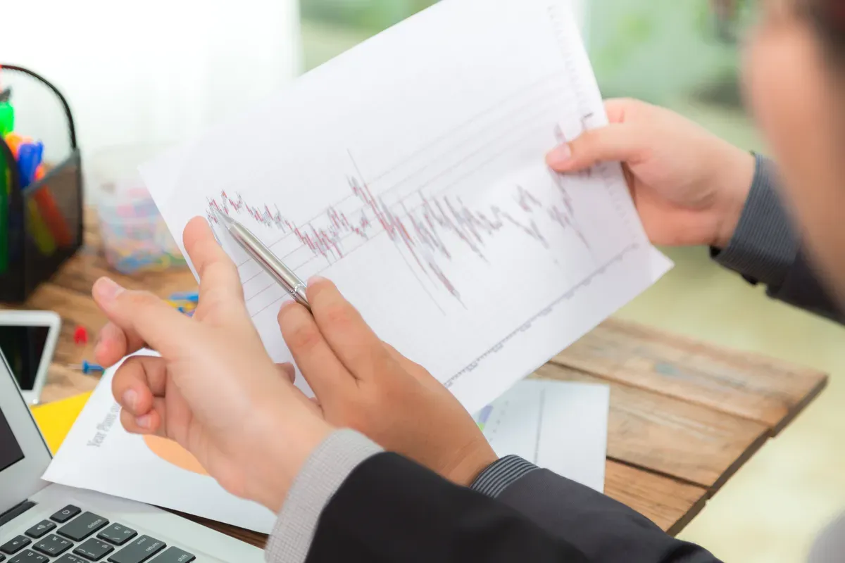 Prinsip dasar investasi menurut Timothy Ronald (Sumber: Freepik/jannoon028)