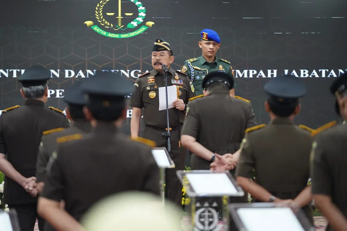 Jaksa Agung Republik Indonesia, ST Burhanuddin memimpin acara pelantikan, pengambilan sumpah jabatan, dan serah terima jabatan di lingkungan Kejaksaan Agung pada Rabu, 16 Juli 2025. (Sumber: Dok. Kejagung)