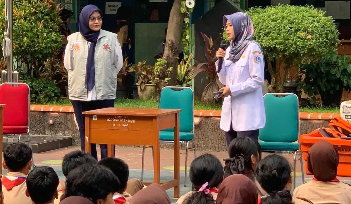 BPBD Jakarta gelar sosialisasi dan edukasi mitigasi bencana ke pelajar di sela kegiatan MPLS. (Sumber: BPBD Jakarta)