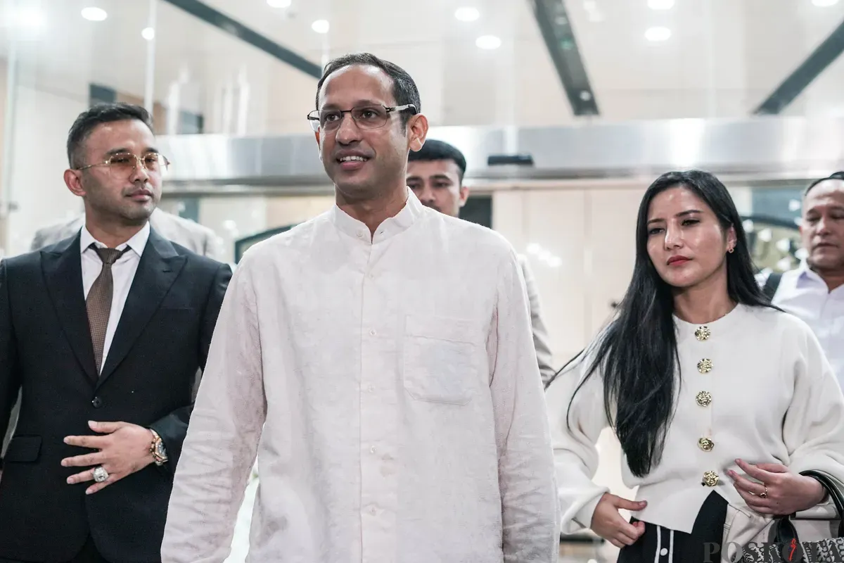 Mantan Mendikbudristek, Nadiem Makarim, selesai menjalani pemeriksaan di Kejaksaan Agung, Jakarta, Selasa, 15 Juli 2025. (Sumber: Poskota/Bilal Nugraha Ginanjar)