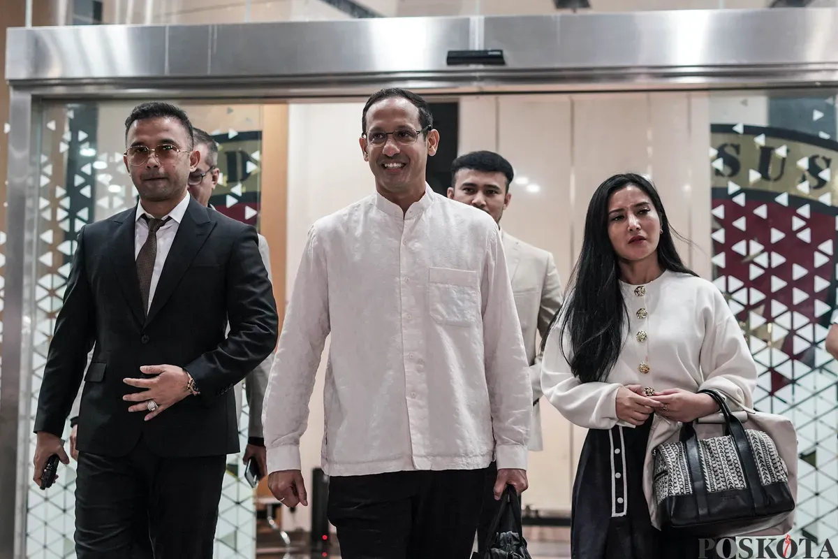 Mantan Mendikbudristek, Nadiem Makarim, selesai menjalani pemeriksaan di Kejaksaan Agung, Jakarta, Selasa, 15 Juli 2025. (Sumber: Poskota/Bilal Nugraha Ginanjar)