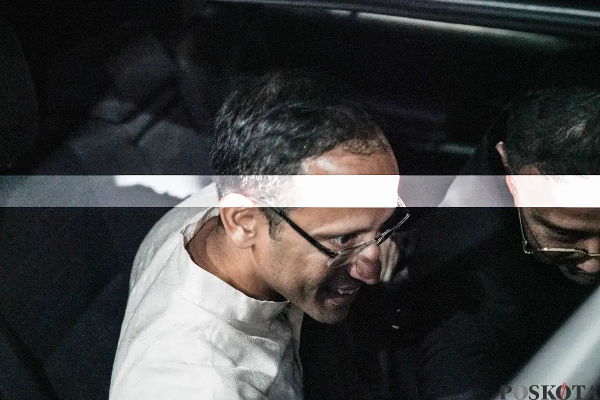 Mantan Mendikbudristek, Nadiem Makarim, selesai menjalani pemeriksaan di Kejaksaan Agung, Jakarta, Selasa, 15 Juli 2025. (Sumber: Poskota/Bilal Nugraha Ginanjar)